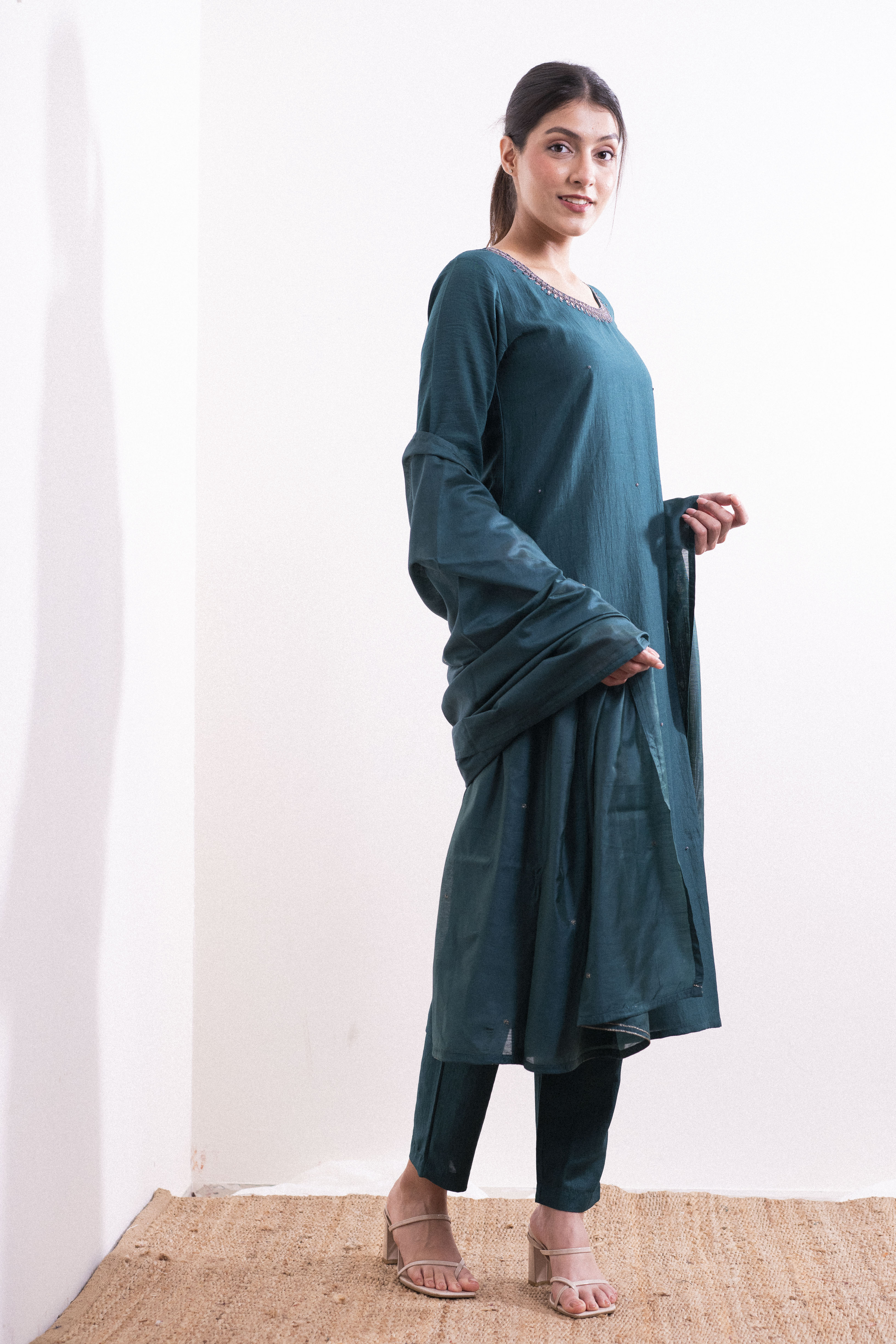 sufi β kurta, pants & dupatta
