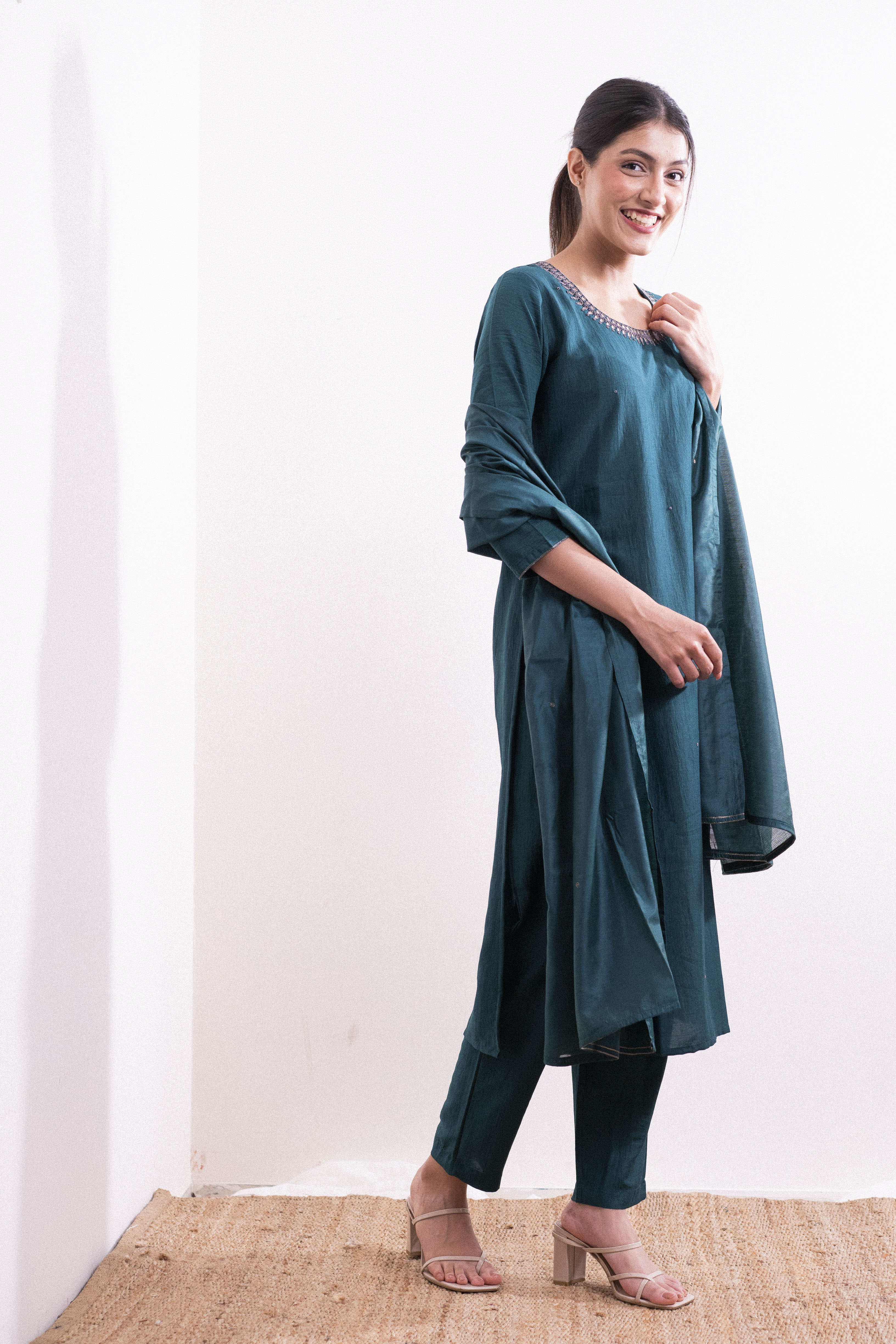 sufi β kurta, pants & dupatta