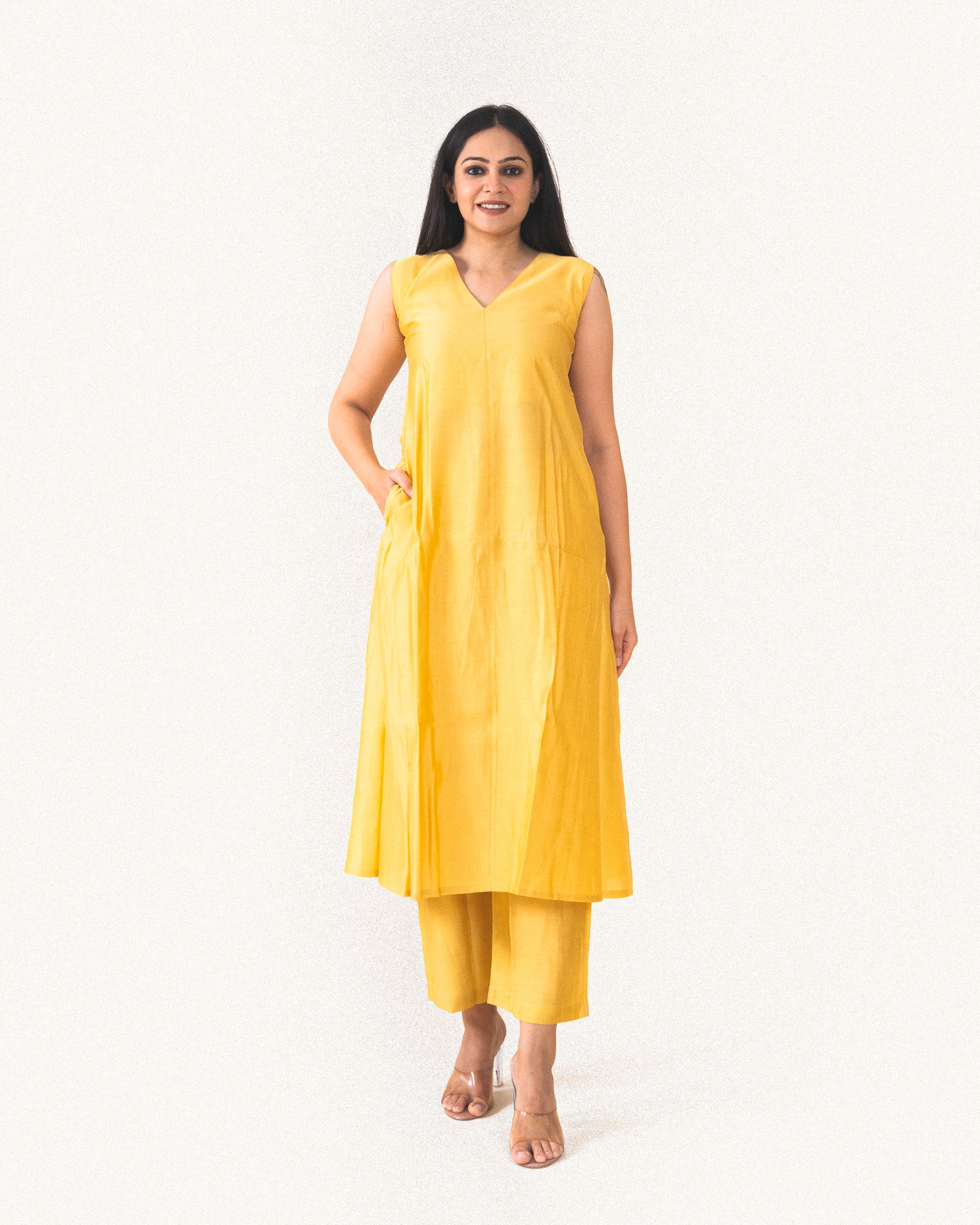 sara β kurta & pants