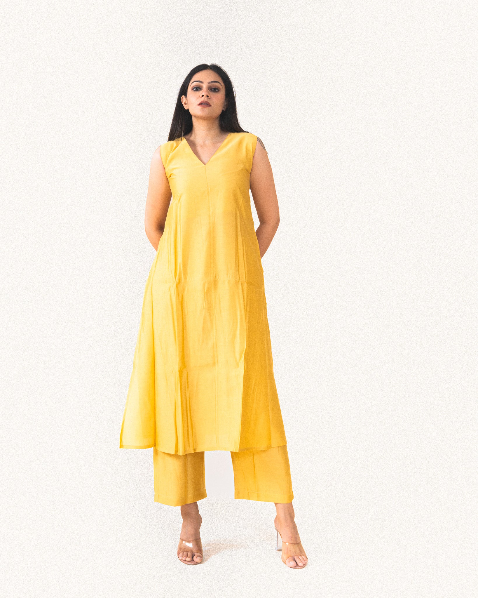 sara β kurta & pants
