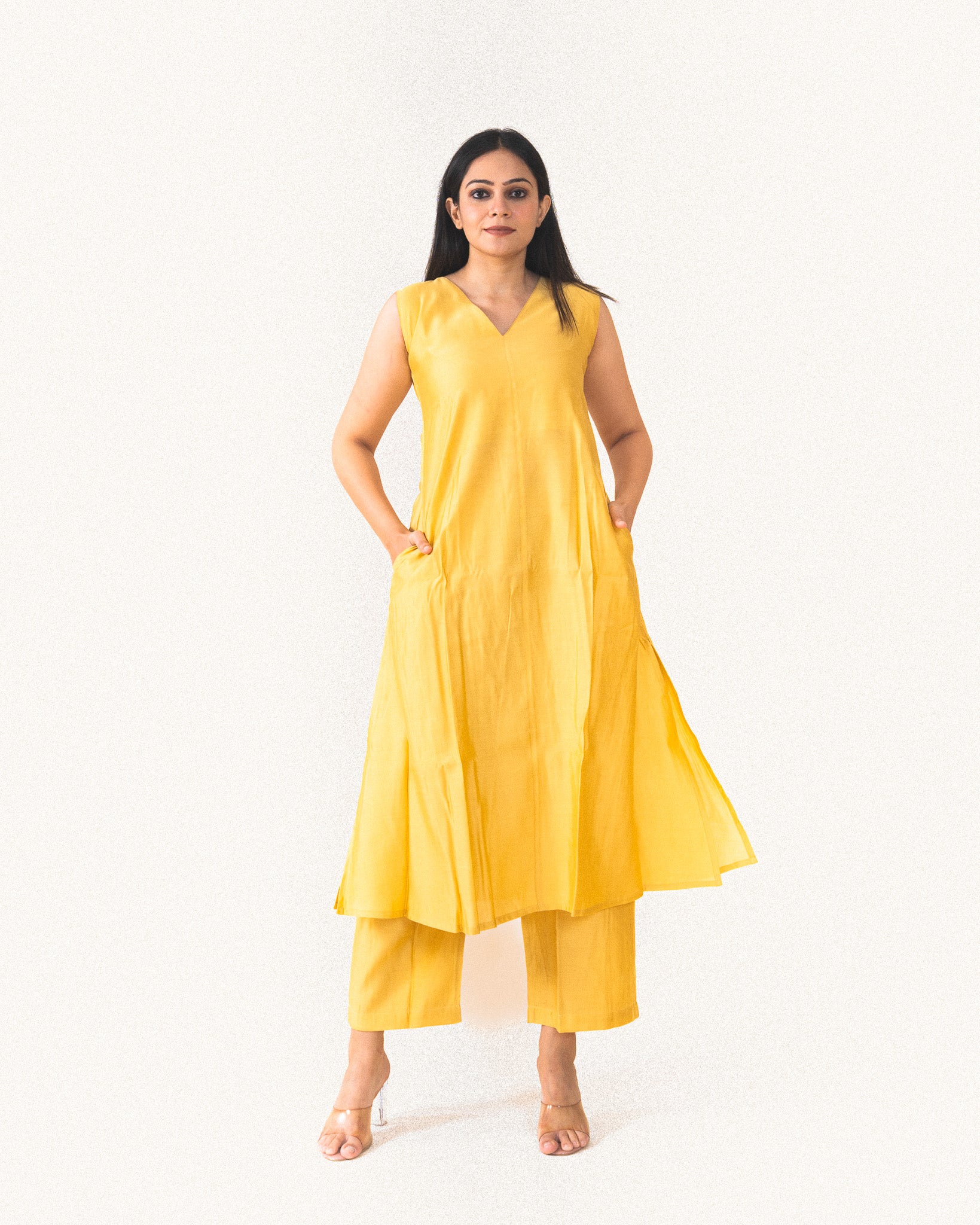 sara β kurta & pants