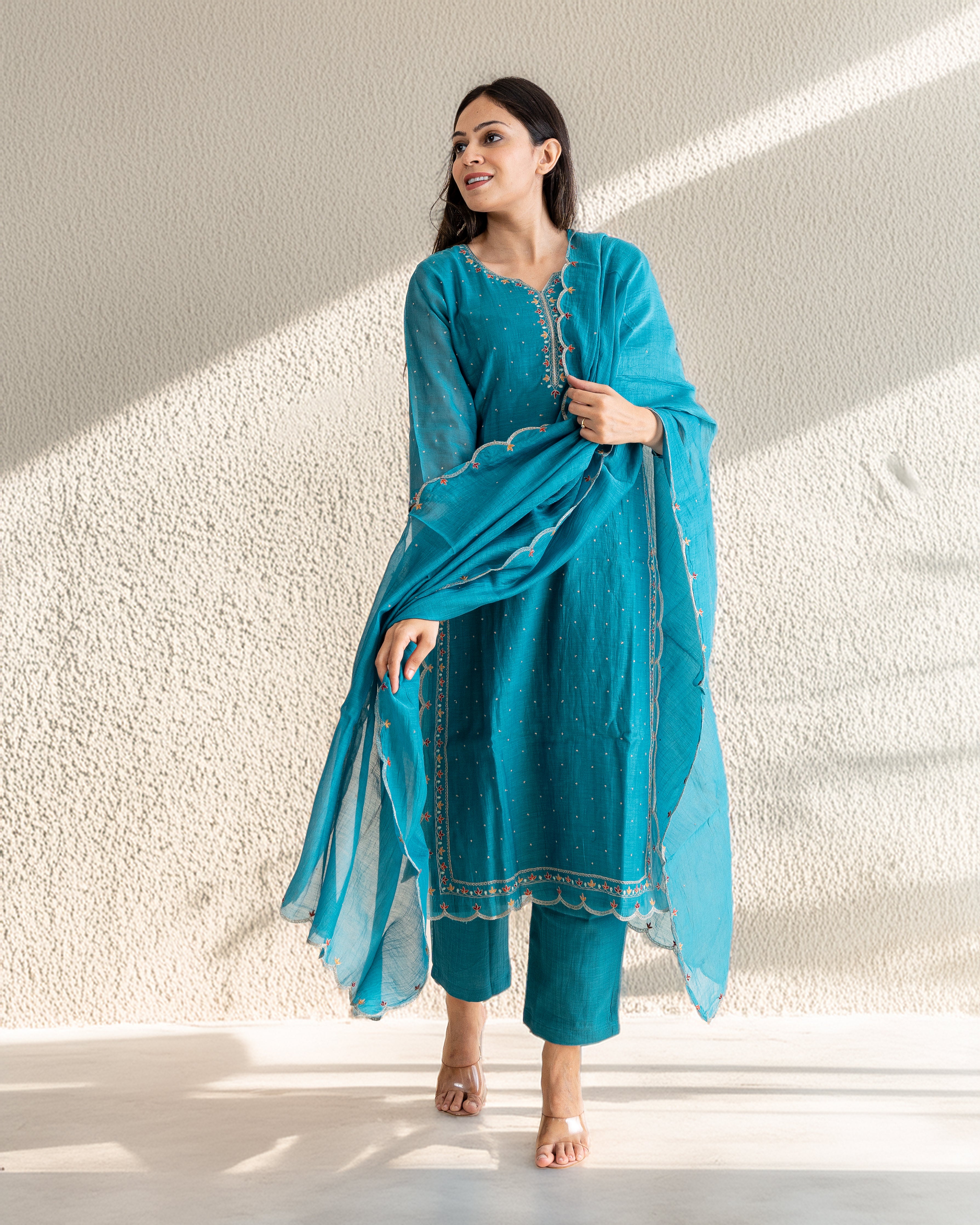 vaayu β kurta, pants & dupatta