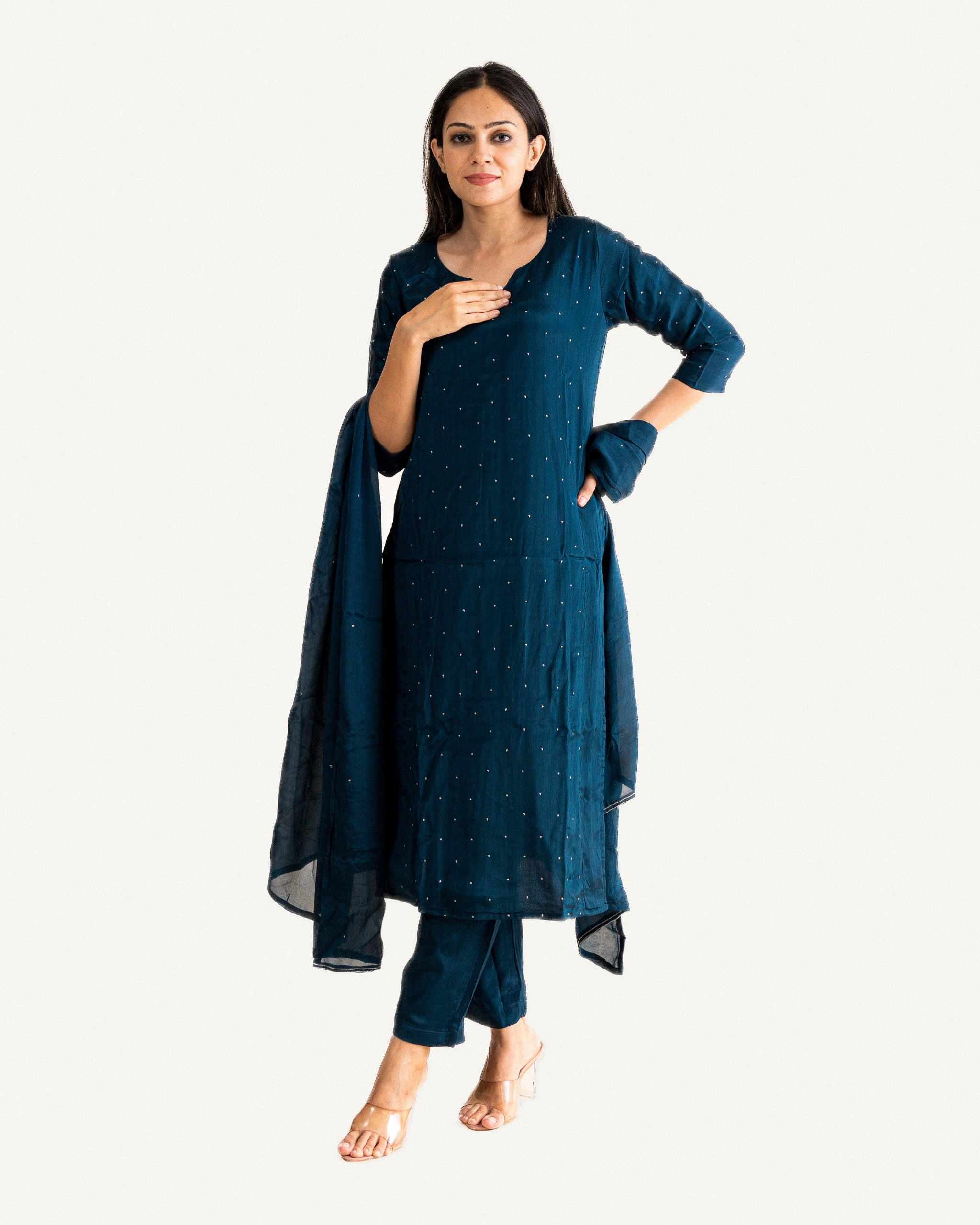 chehra β kurta, pants & dupatta