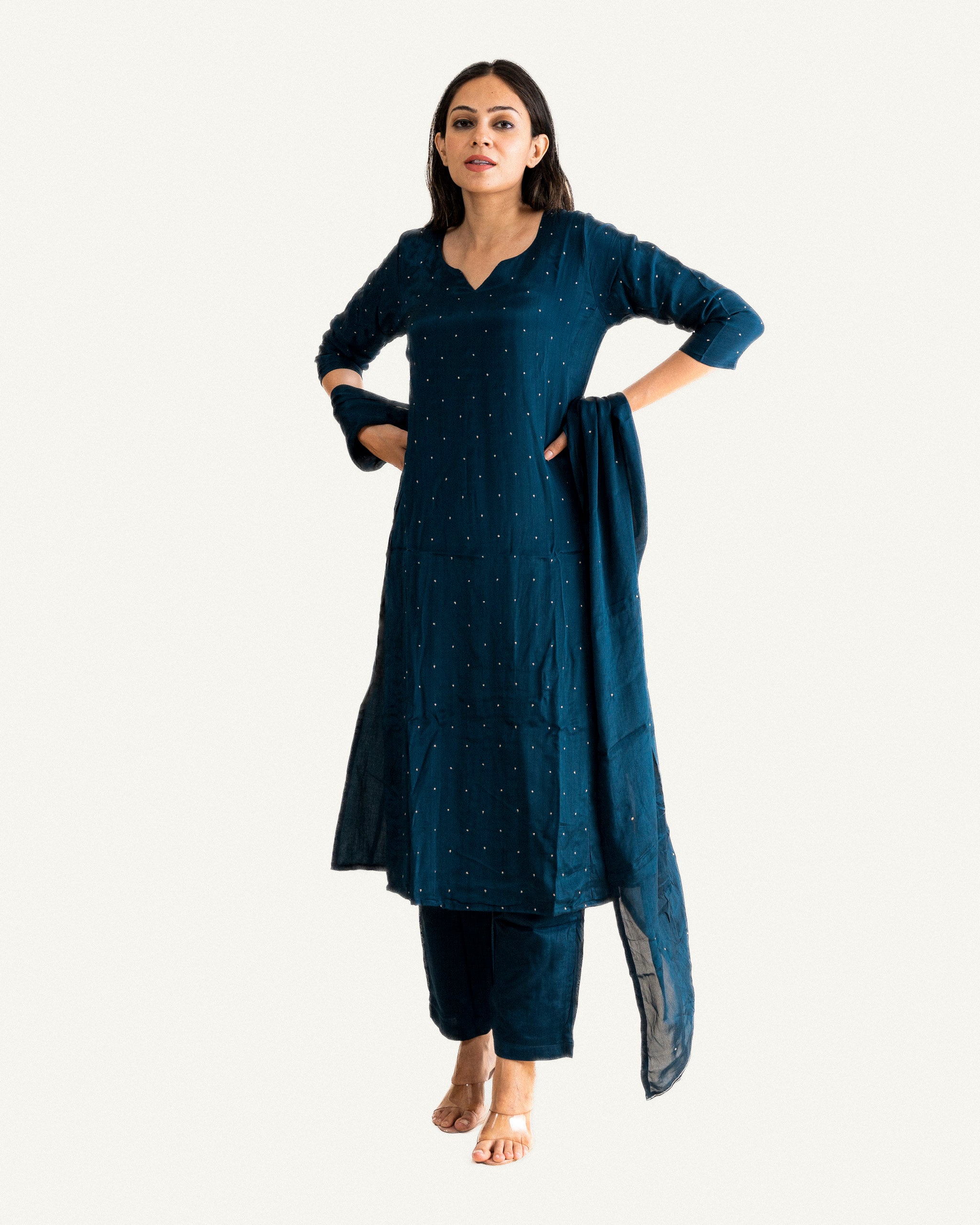 chehra β kurta, pants & dupatta