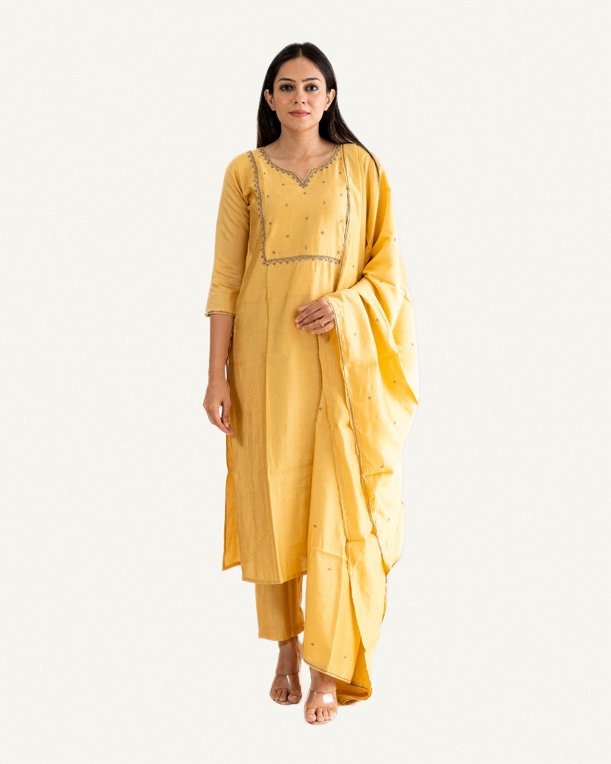 umrao β kurta, pants & dupatta