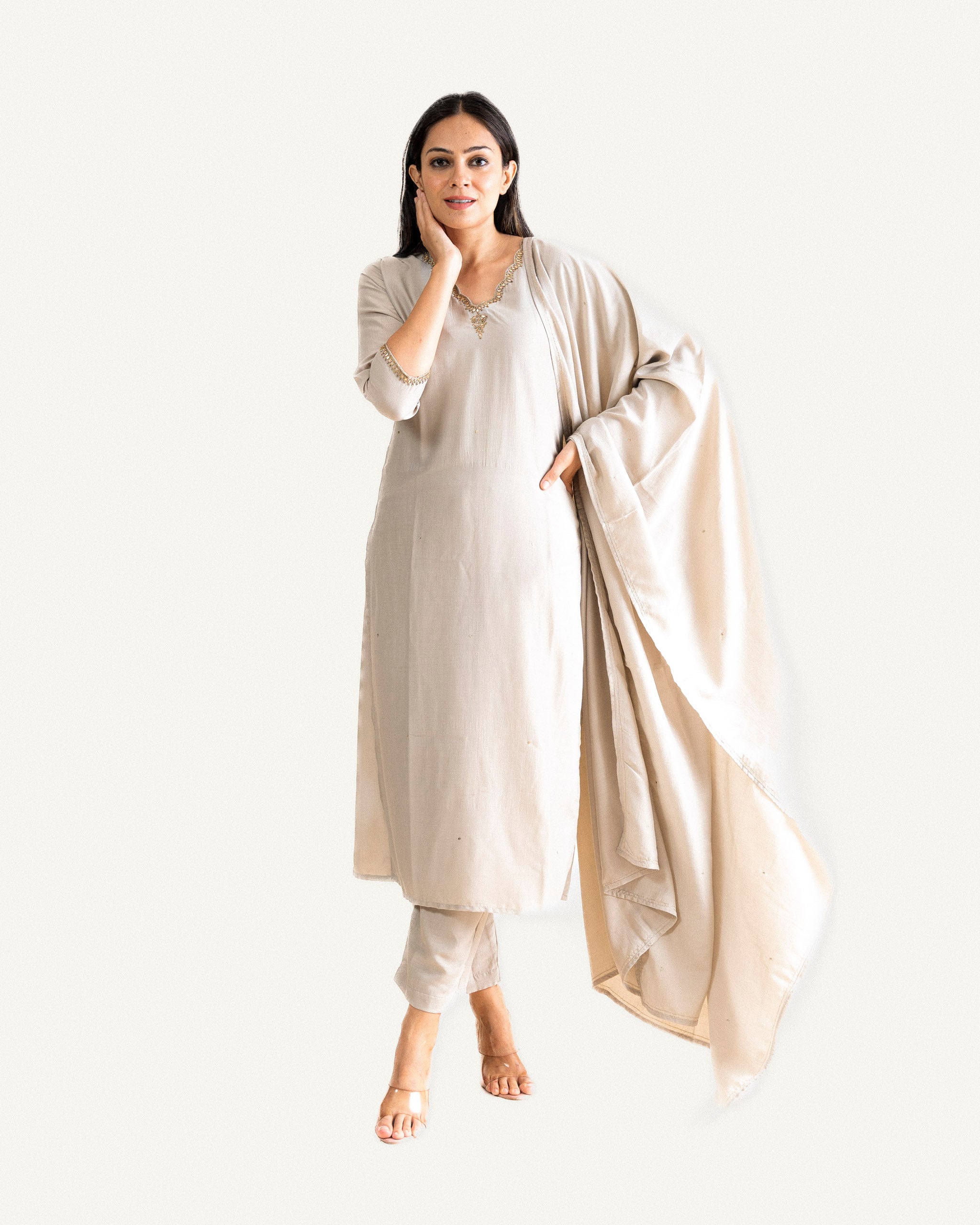 aksar β kurta, pants & dupatta