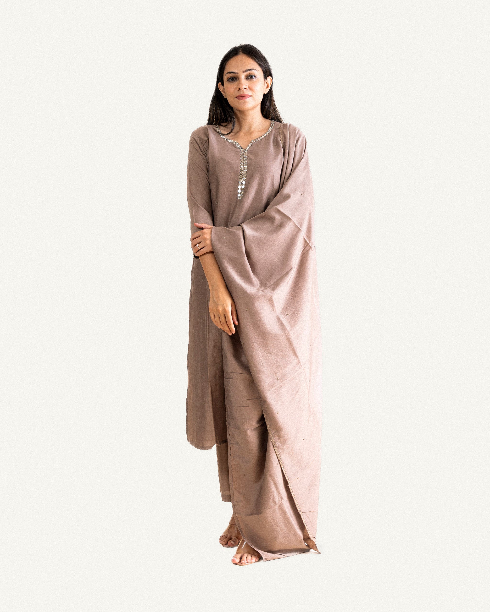 roop β kurta, pants & dupatta