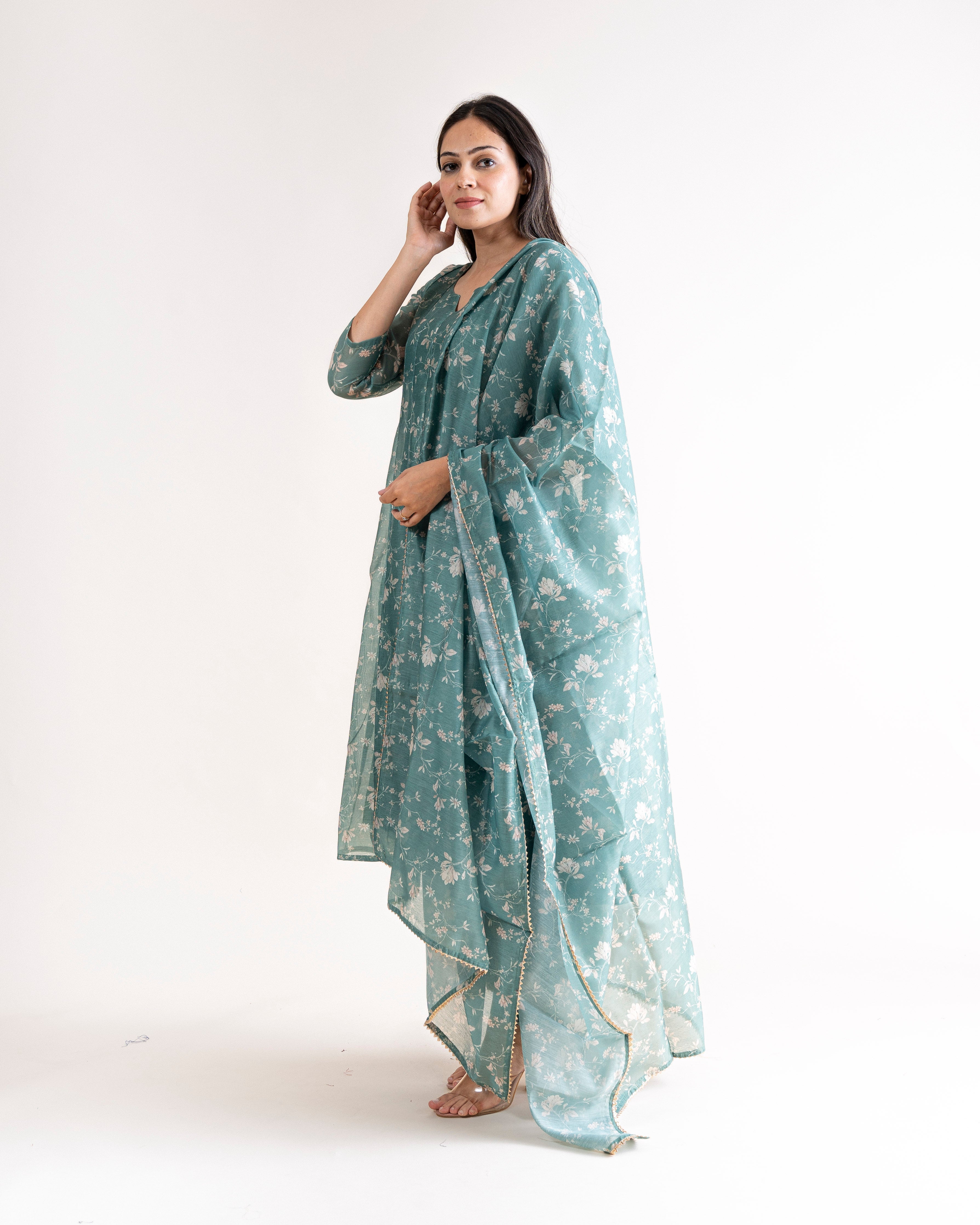 kali β kurta, pants & dupatta