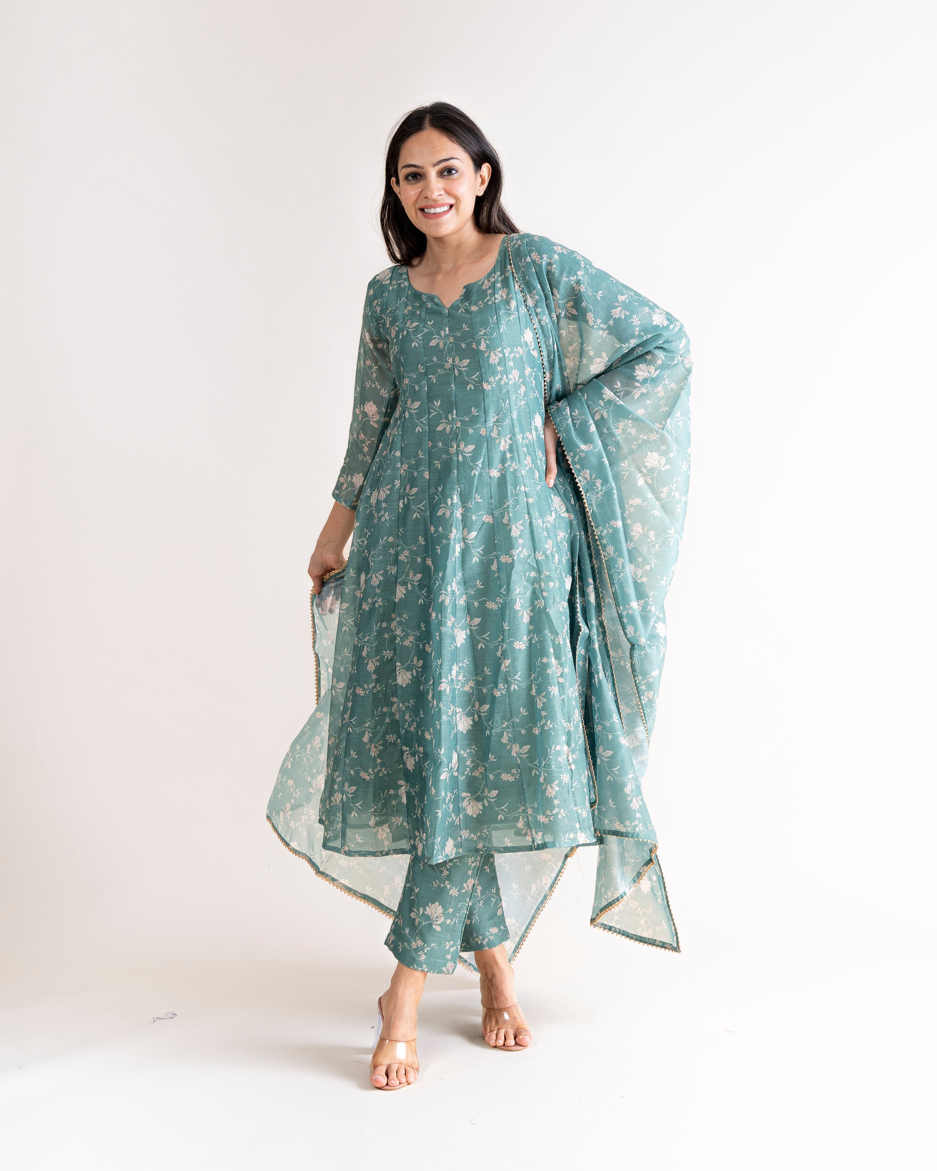 kali β kurta, pants & dupatta