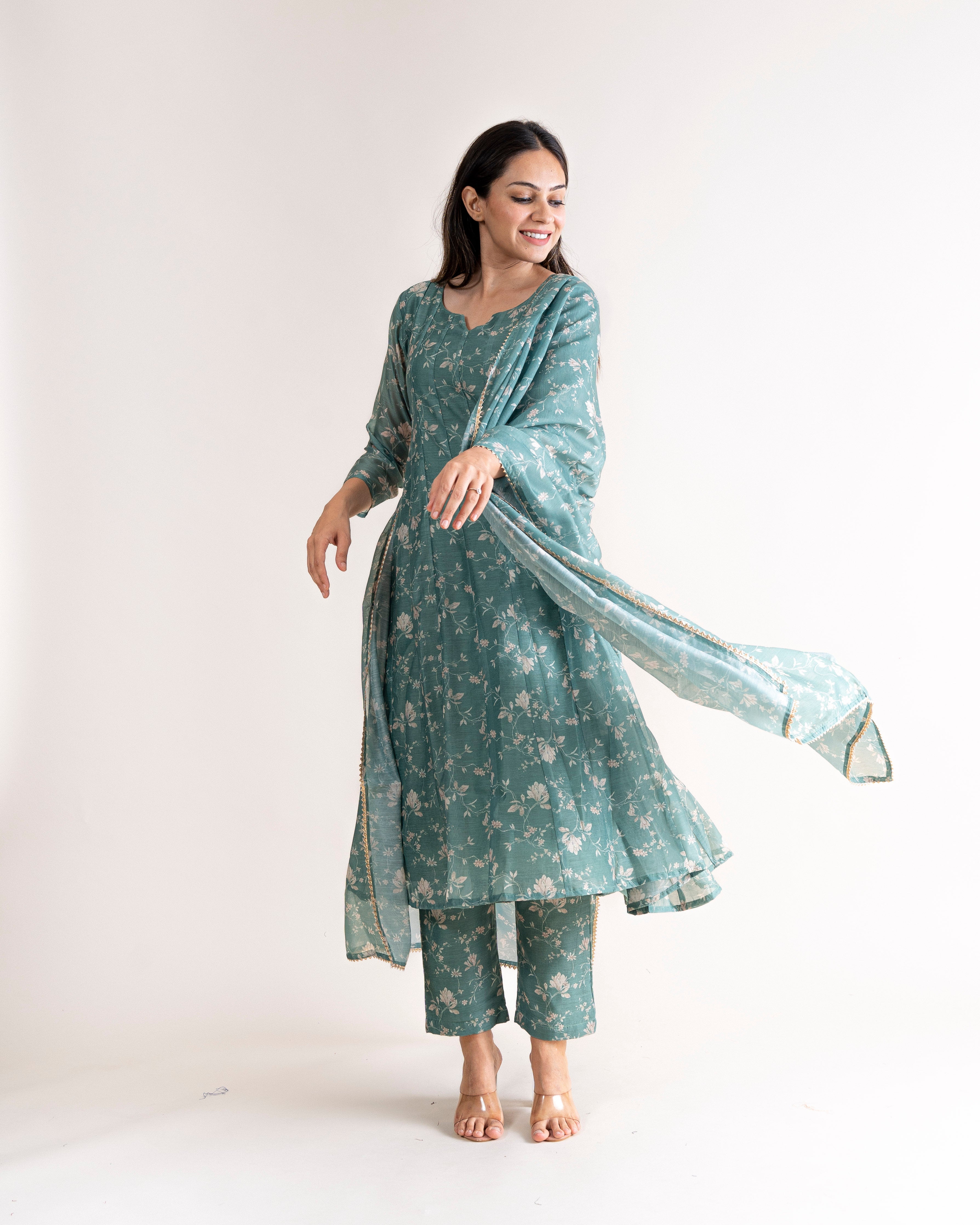 kali β kurta, pants & dupatta