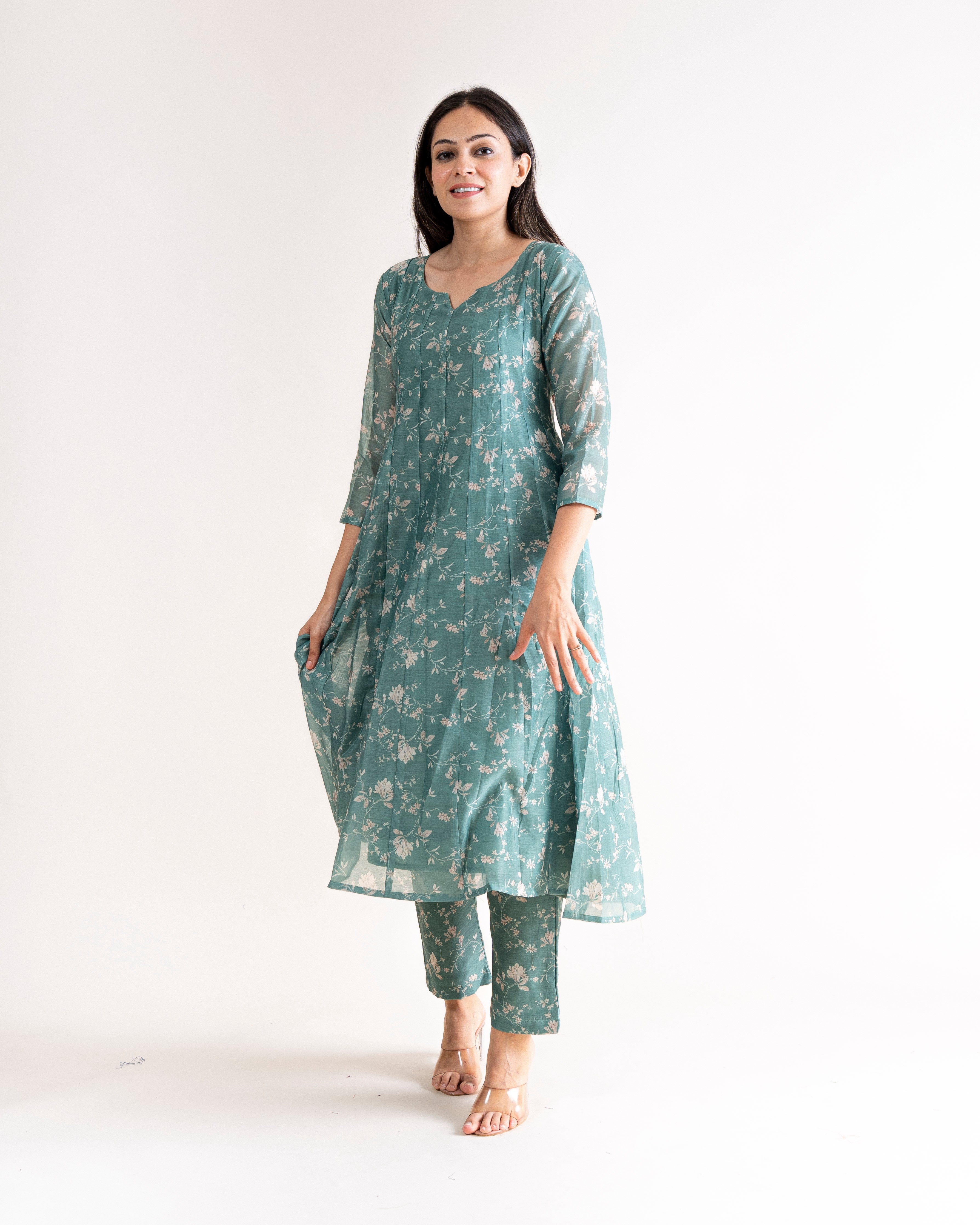 kali β kurta, pants & dupatta