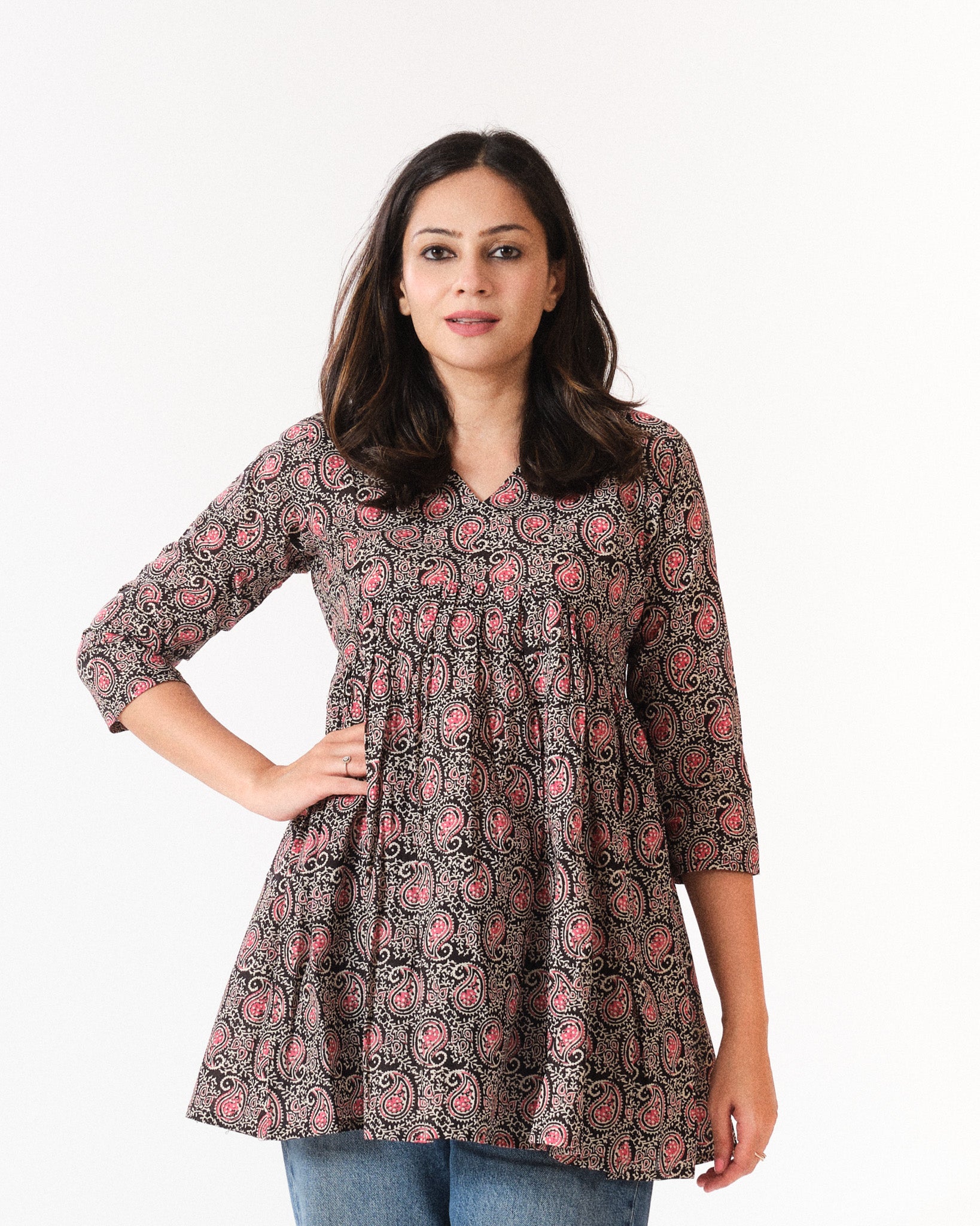 suhana — short top