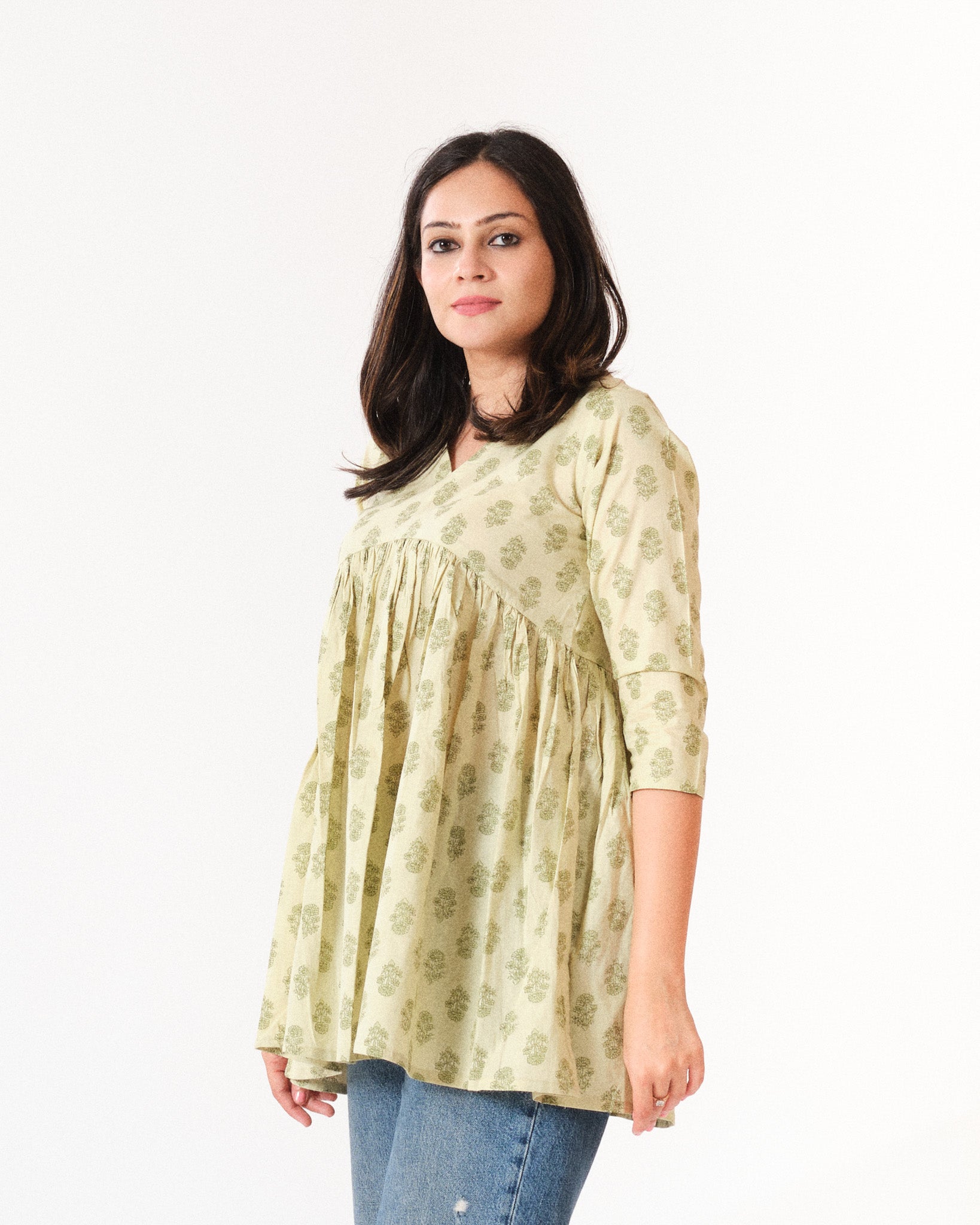 ruhi β short top