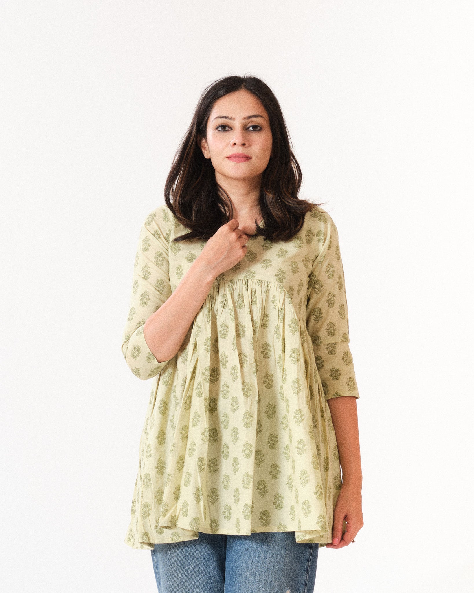 ruhi β short top