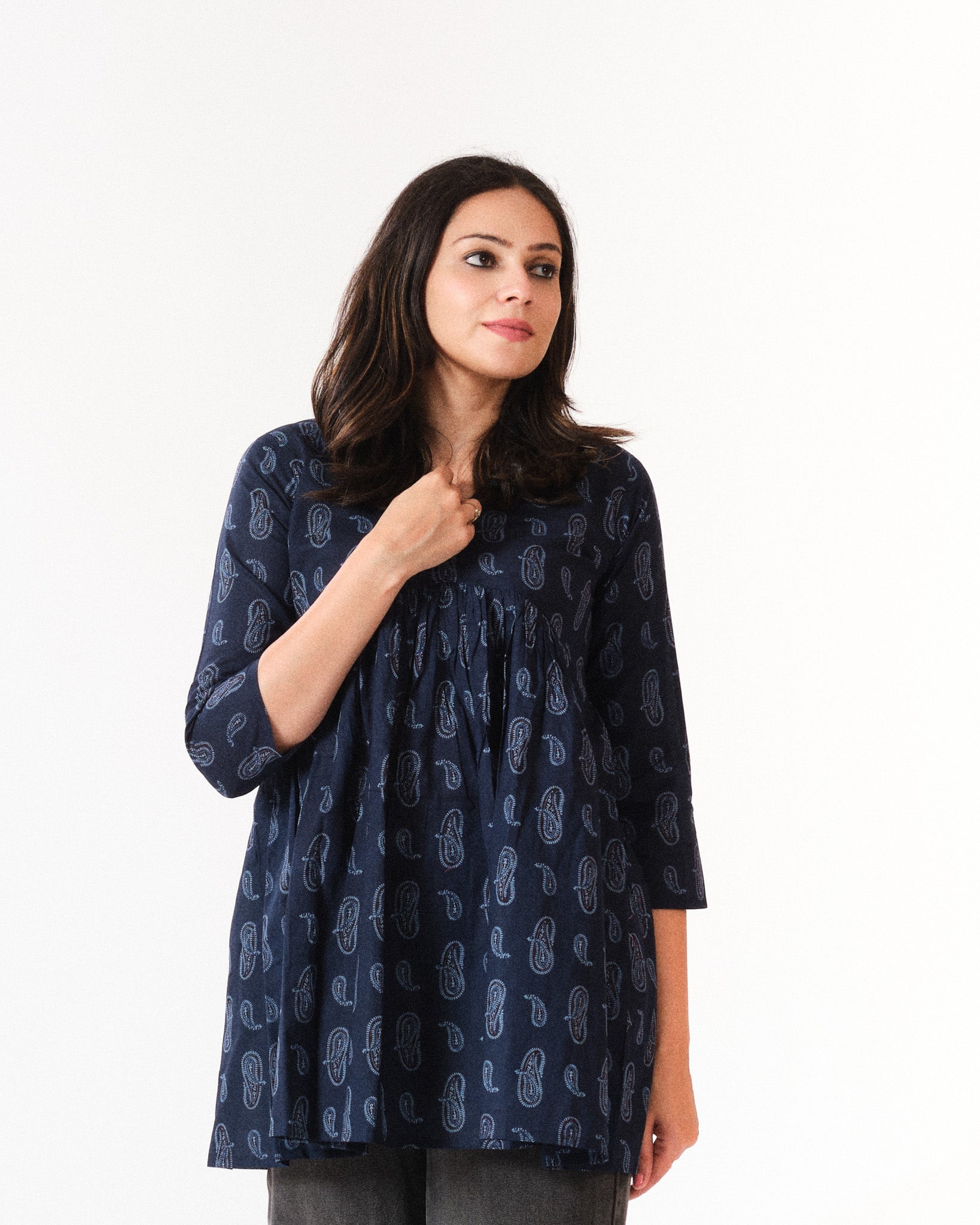 vaanya — short top