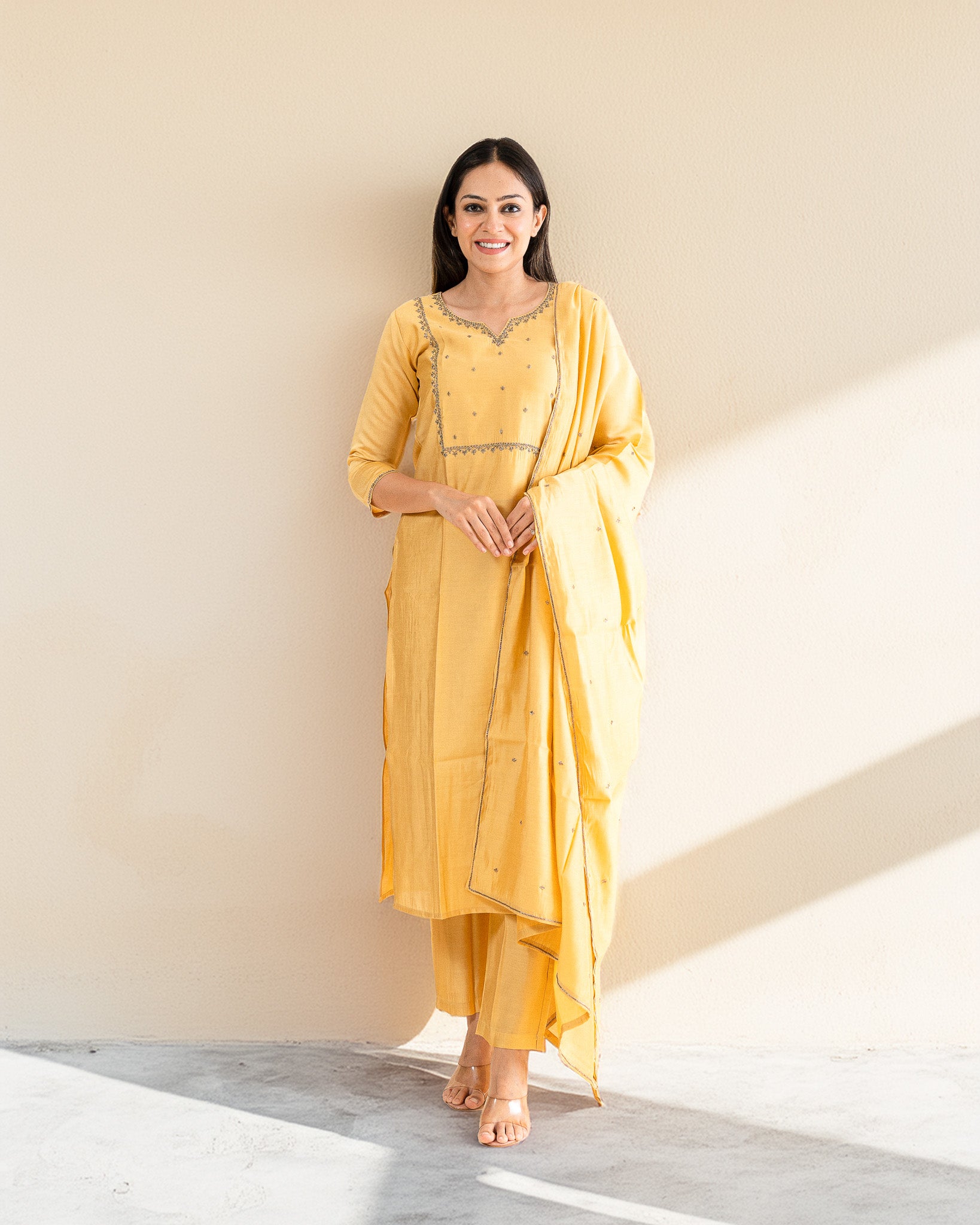 umrao β kurta, pants & dupatta