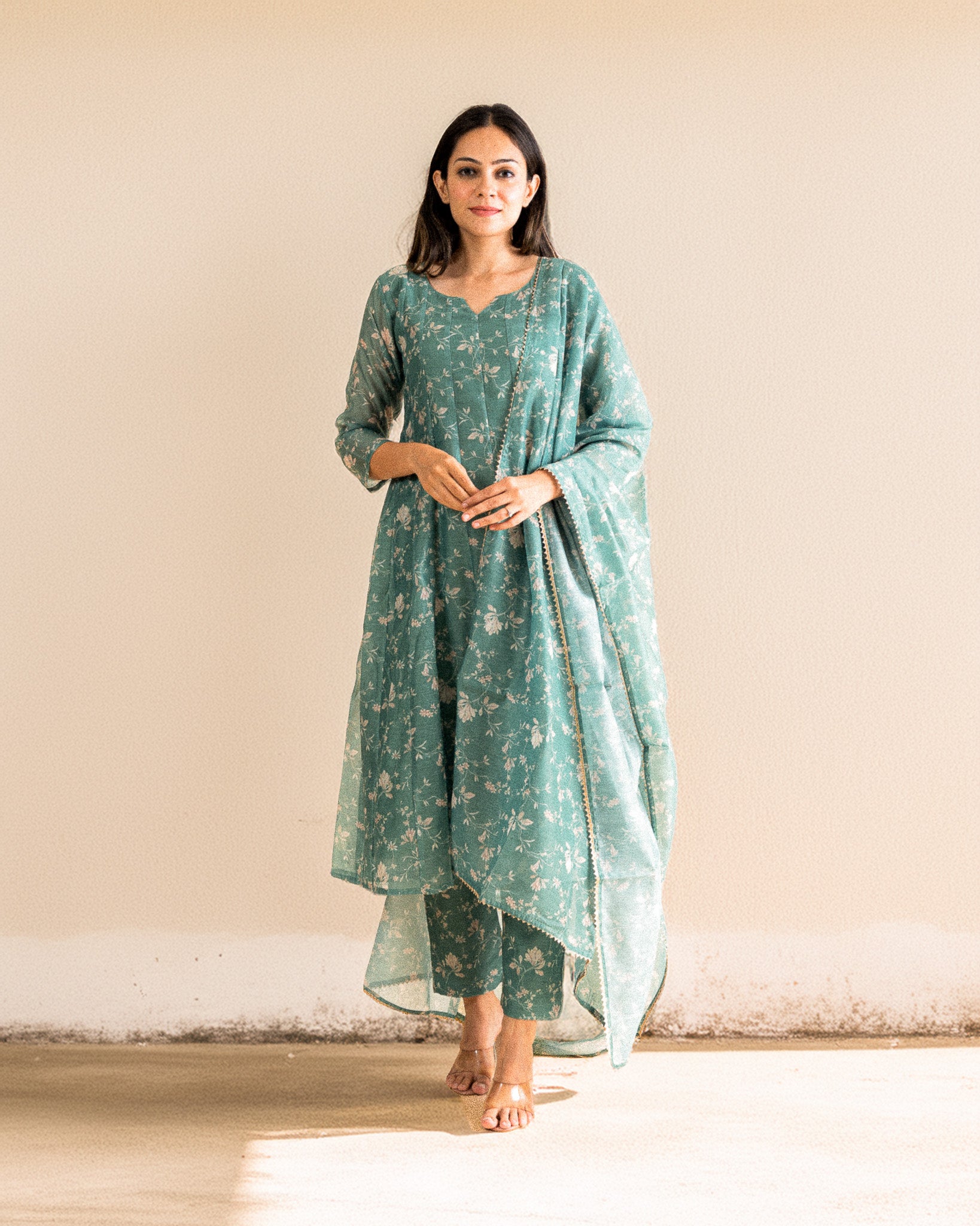 kali β kurta, pants & dupatta