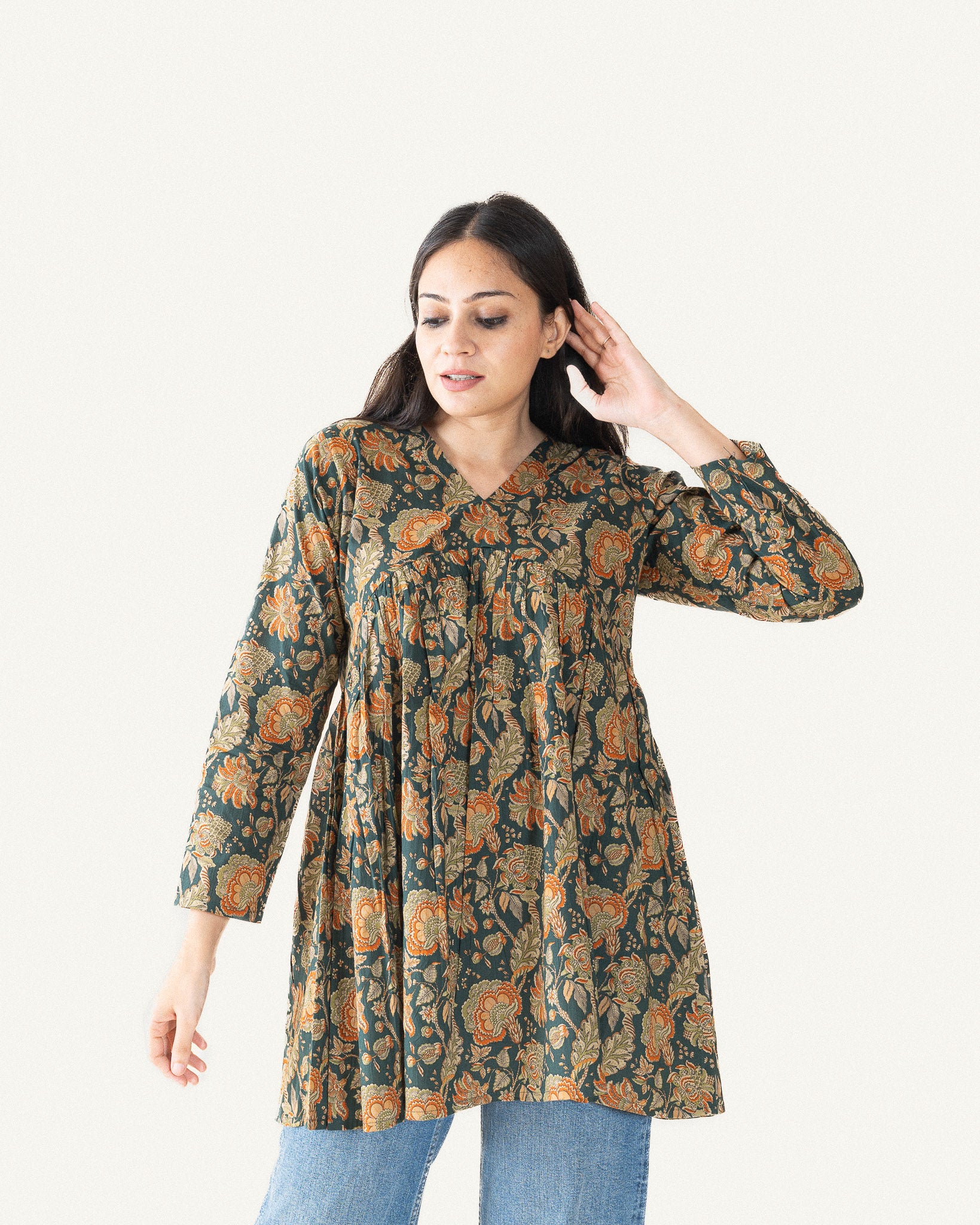 anushka β short kurta