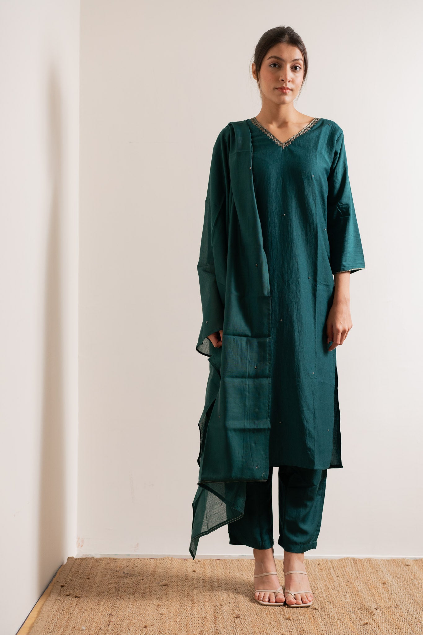 Aks • Kurta, Pants & Dupatta