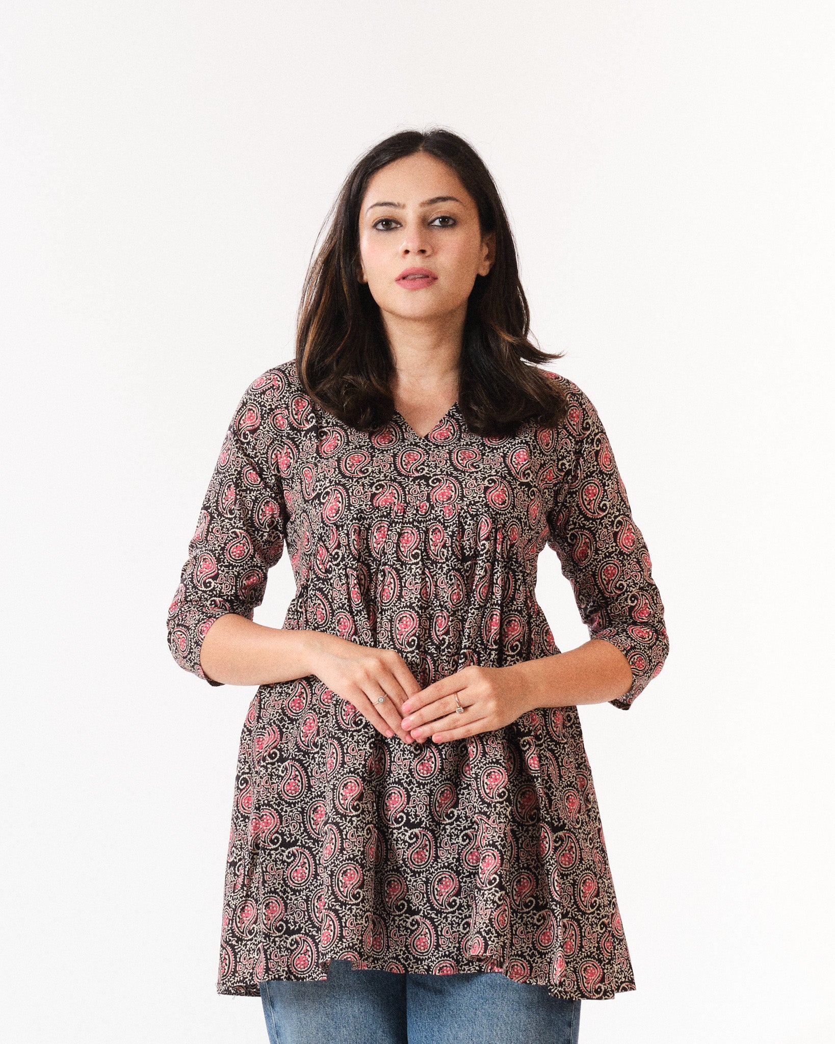 suhana — short top