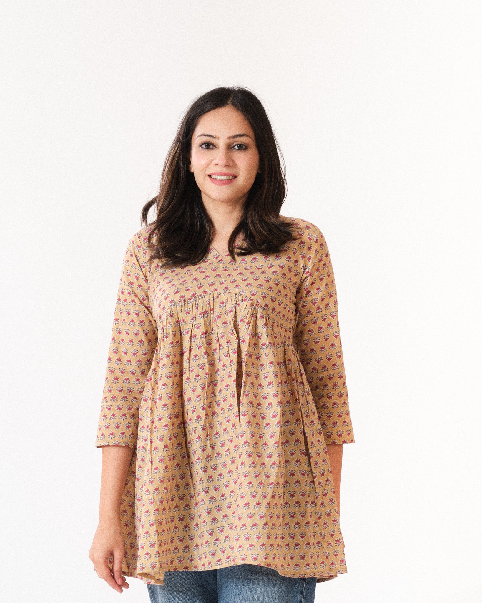 sanaya — short top