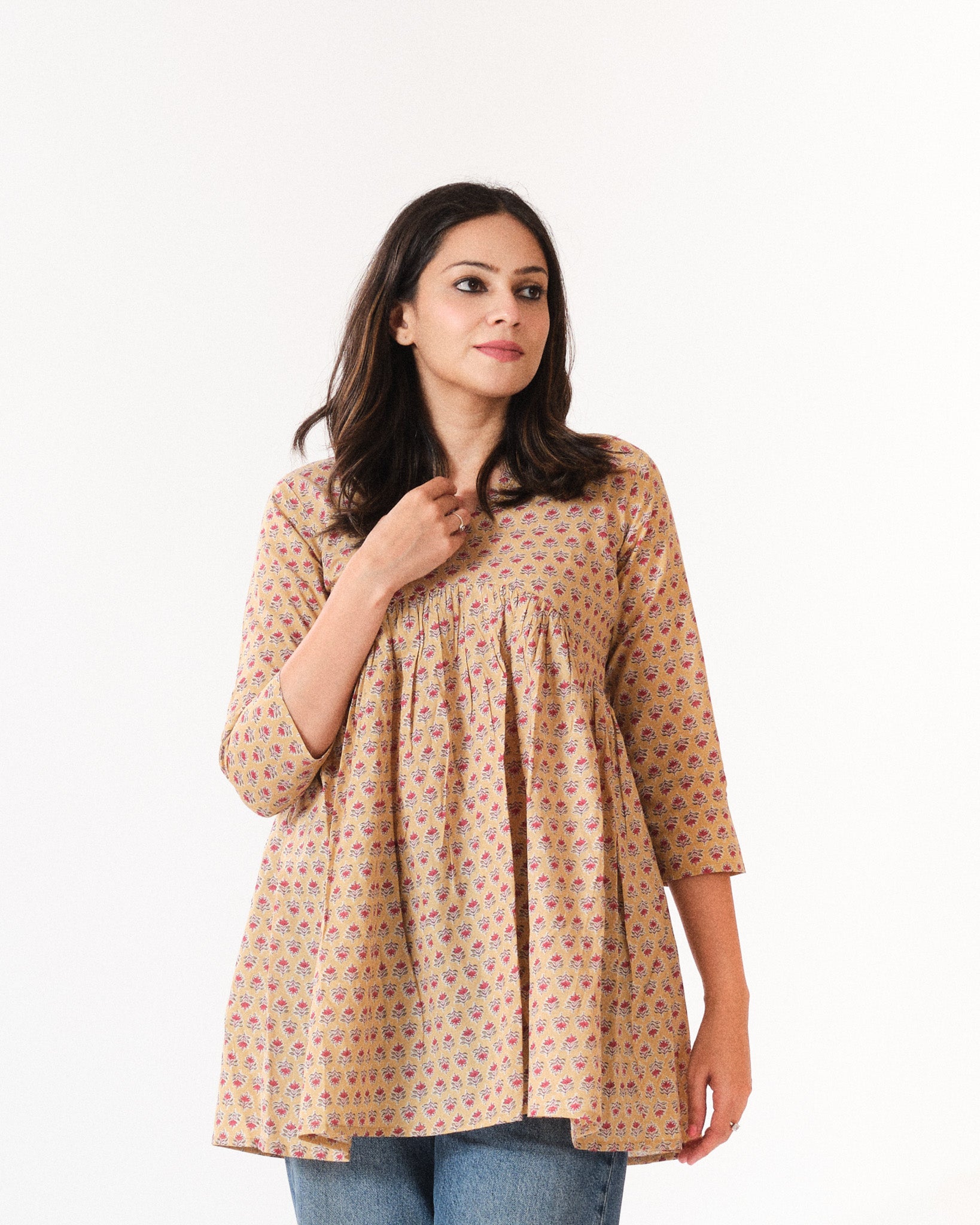 sanaya — short top