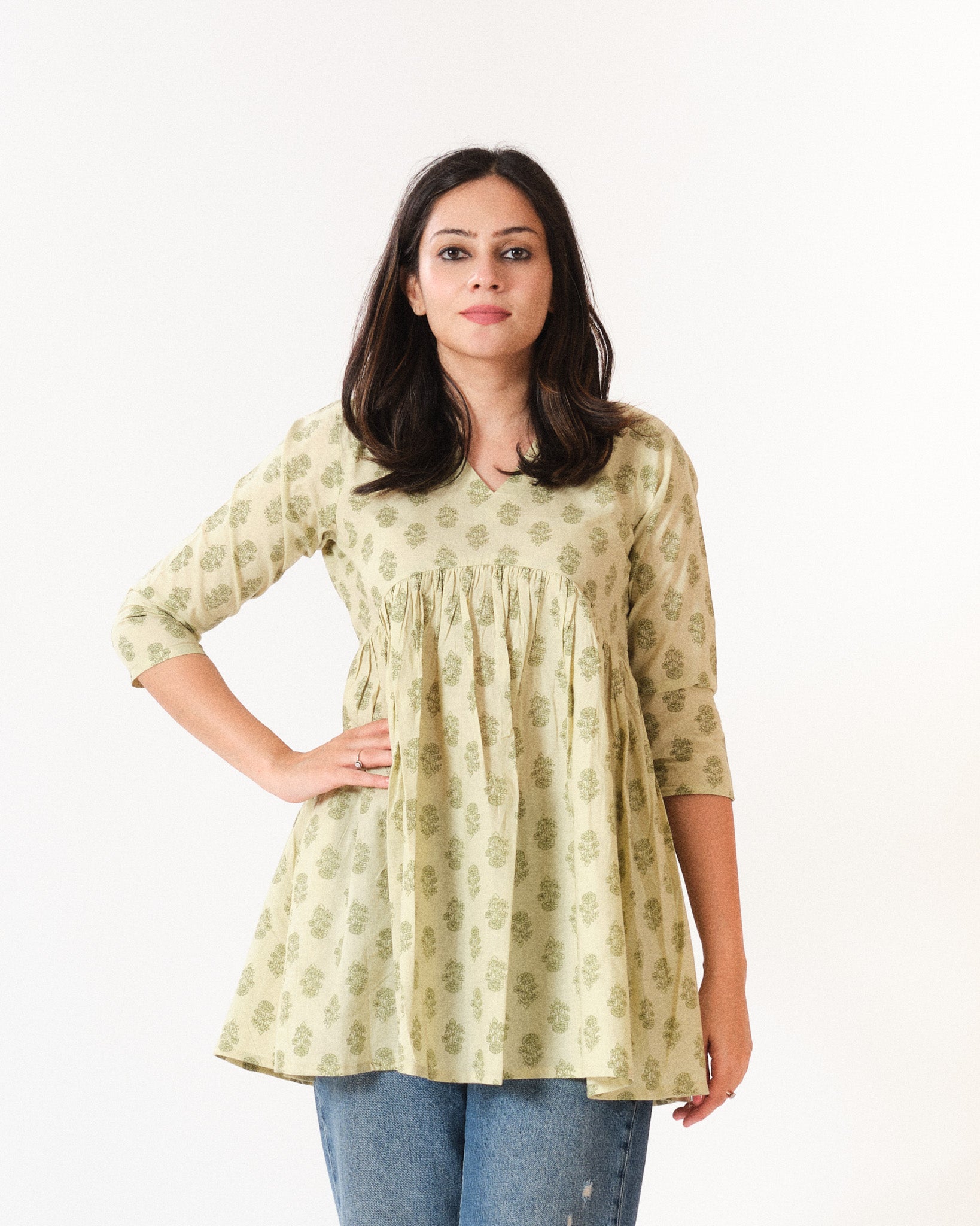ruhi — short top