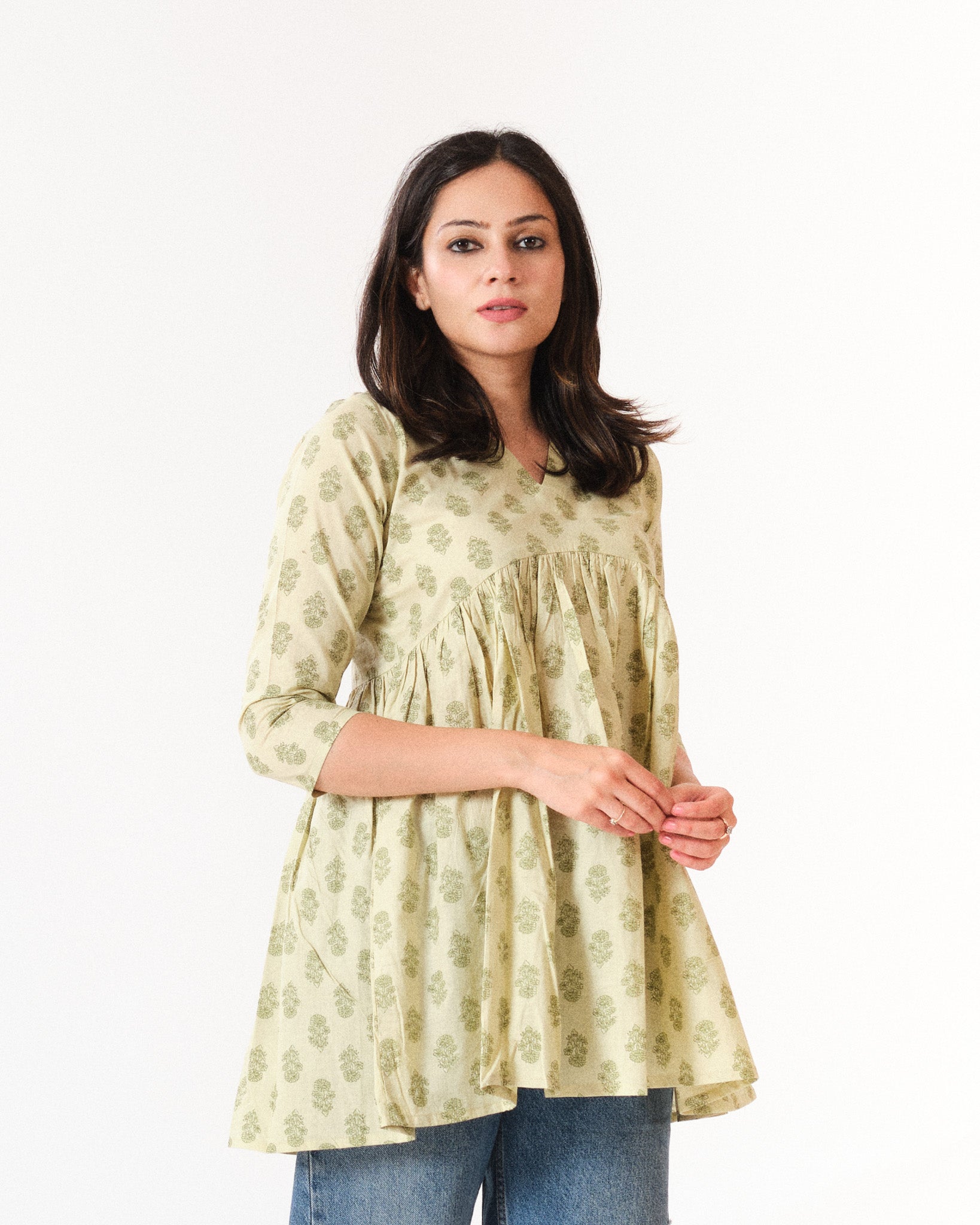 ruhi — short top