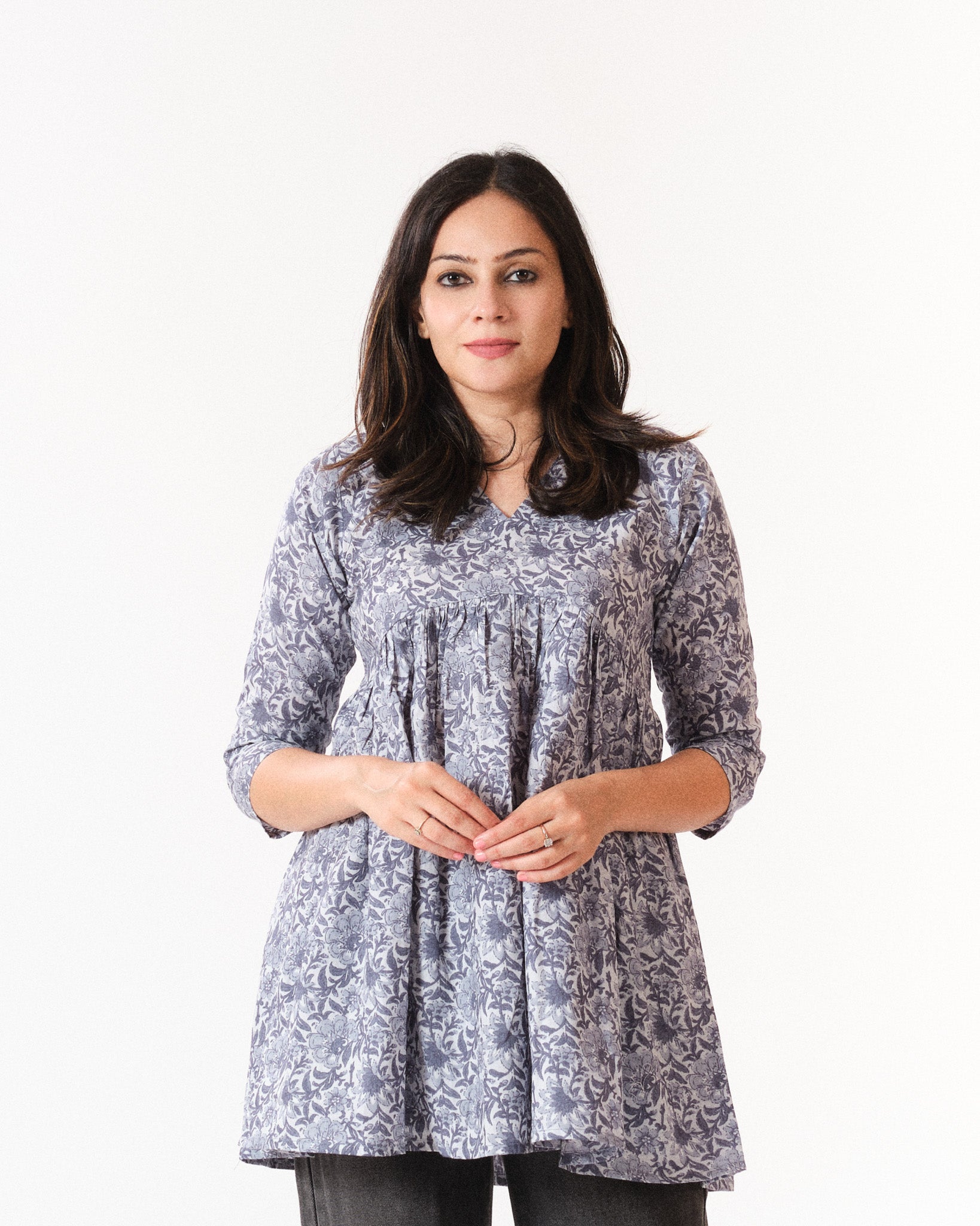 vedika — short top