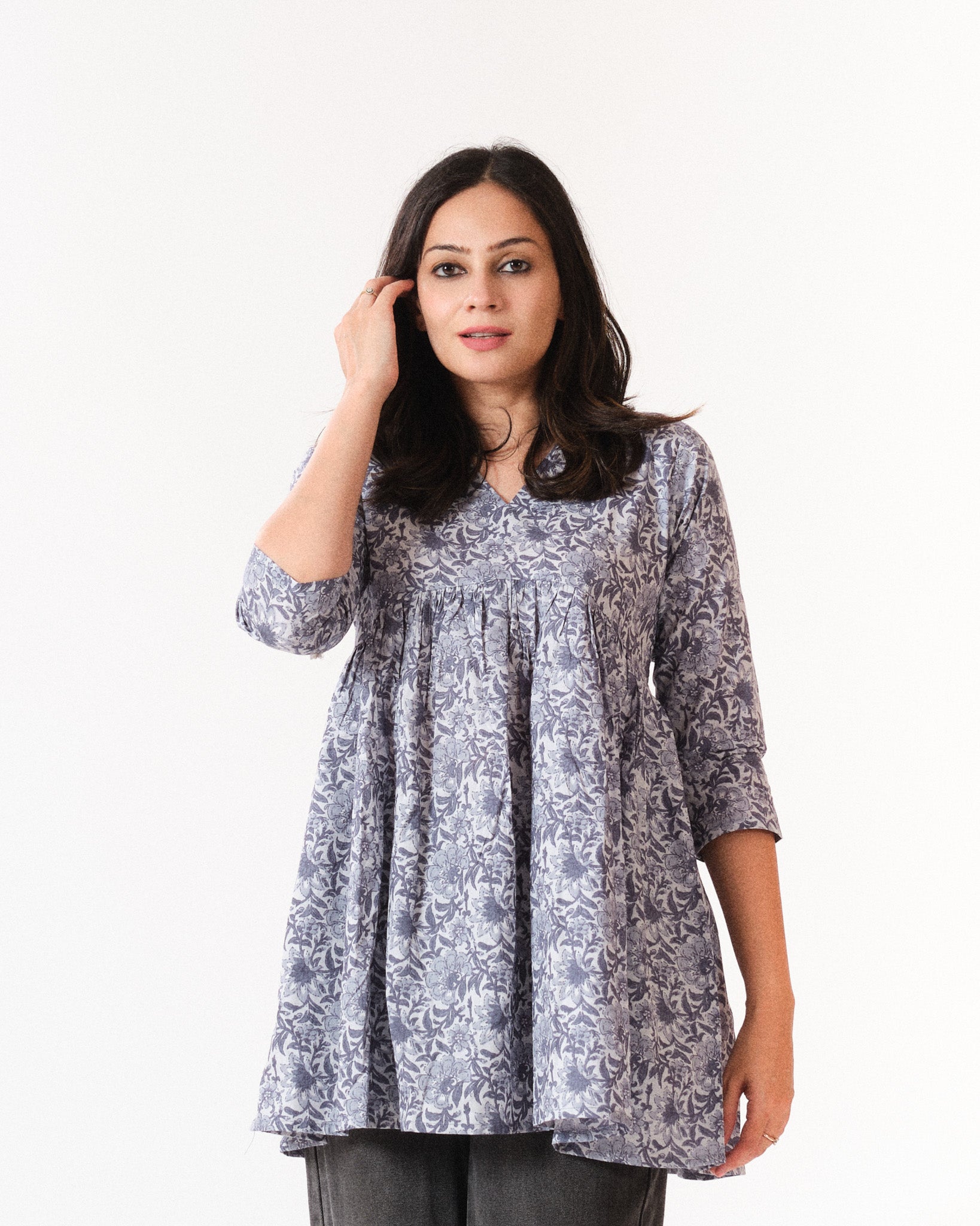 vedika — short top