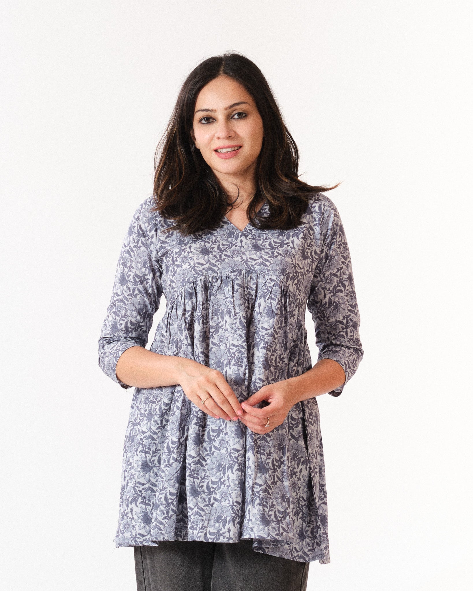 vedika — short top