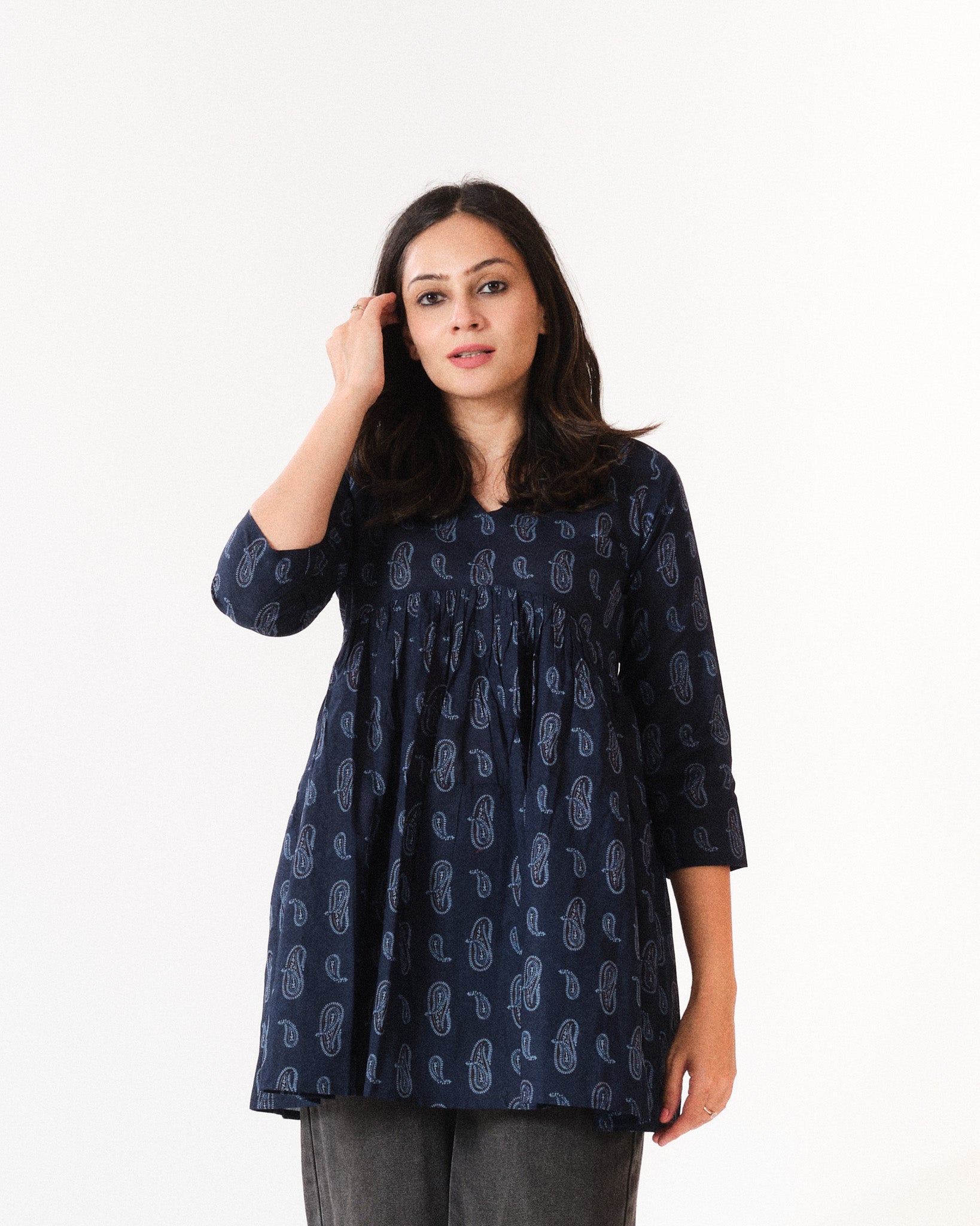 vaanya — short top