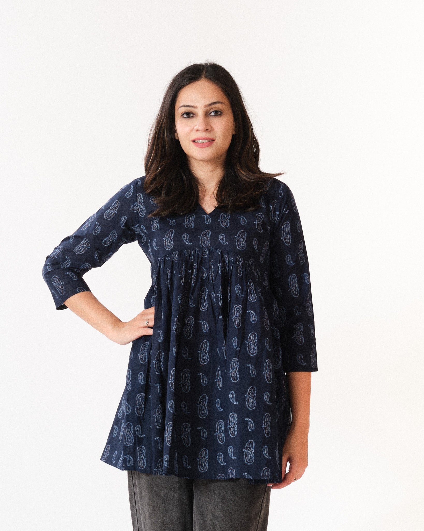 vaanya — short top